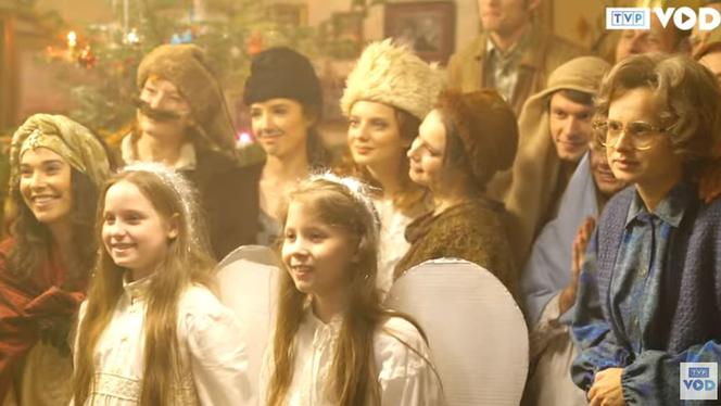 Stulecie Winnych 4 sezon. Ewa (Sonia Mietielica), Kasia (Weronika Humaj), Basia (Kamila Bujalska), Andzia (Barbara Wypych), Mania (Magdalena Walach)