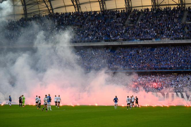 Lech Poznań - Legia Warszawa. Zdjęcia kibiców