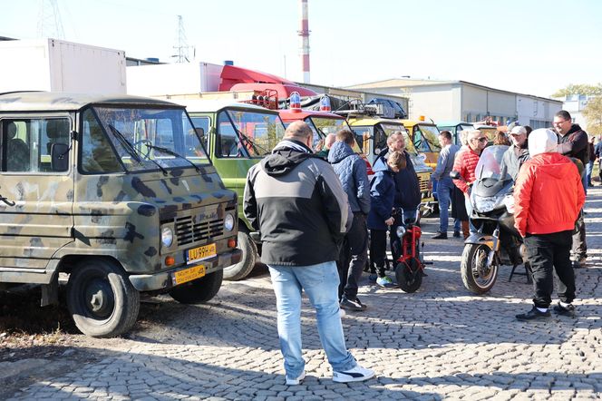 Zlot pojazdów zabytkowych na terenie dawnej Fabryki Samochodów Ciężarowych w Lublinie