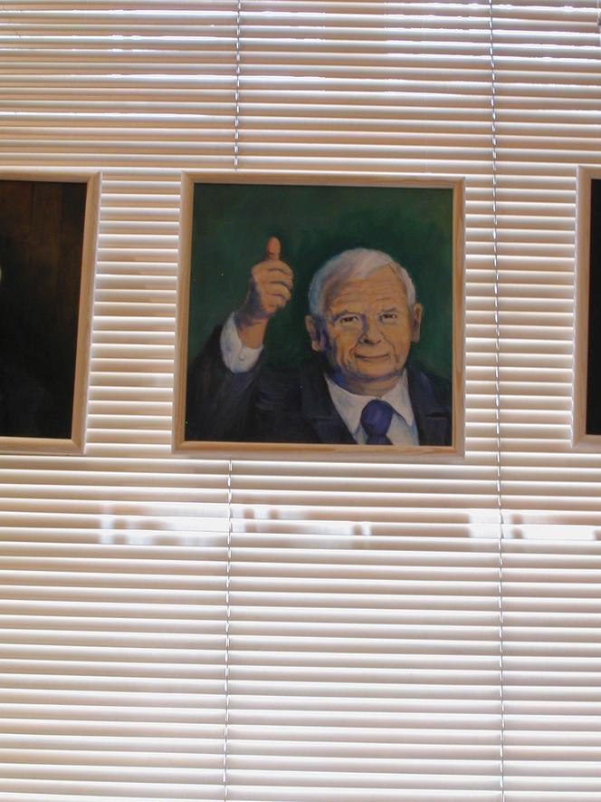 10. Portrety prezesa PiS na wystawie "35 twarzy Jarosława Kaczyńskiego"