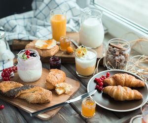 Pełnowartościowe śniadanie w kilka minut – 10 pomysłów dla zabieganych