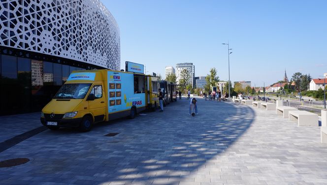 Festiwal Food Trucków w Olsztynie. Pod halą Urania można zjeść dania z kuchni całego świata [ZDJĘCIA]