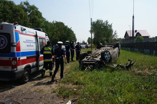 nieoznakowany radiowóz Opel Insignia