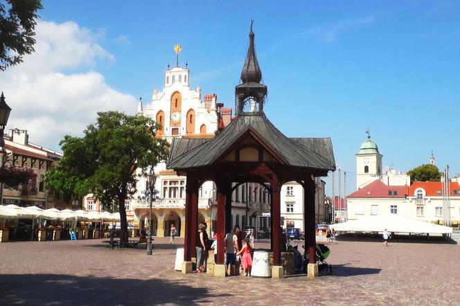 Rzeszowski rynek w letnim słońcu