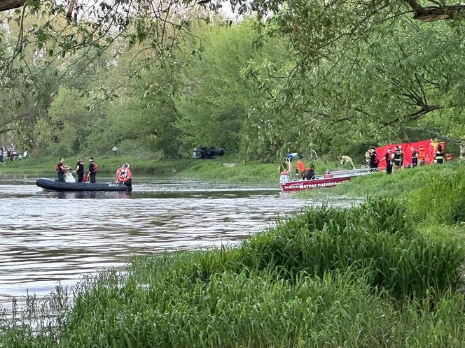 Z rzeki wyłowiono ciała dwóch 16-latków. Tragedia niedaleko Wyszkowa