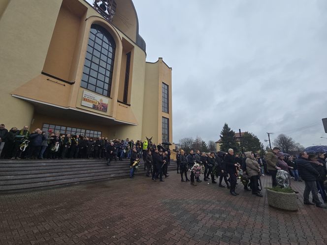 Pogrzeb Jana Furtoka w Katowicach. Tłumy kibiców i działaczy żegna legendę GKS Katowice