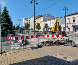 Ulica Gdańska rozkopana. Sprawdziliśmy, jak radzą sobie piesi, rowerzyści i pasażerowie