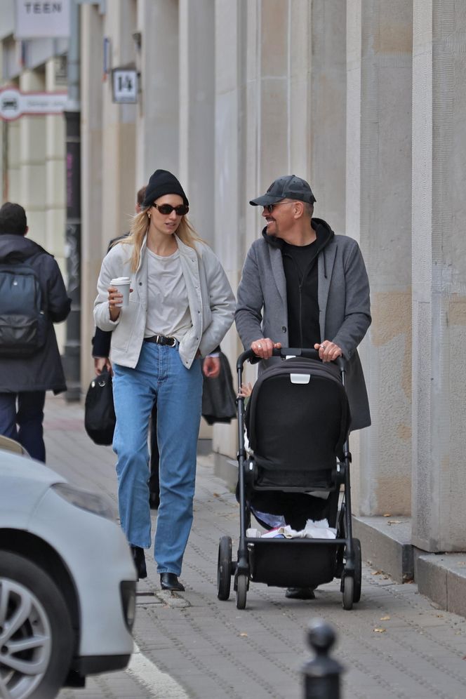 Krzysztof Ibisz z rodziną na spacerze