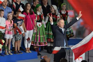 Wybory 2020. Duda gratuluje Trzaskowskiemu. Został wybuczany przez własny sztab