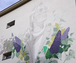 Agnieszka Osiecka mural ul. Francuska 33 w Warszawie