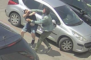 Pobicie pod galerią w Myślenicach. Policja poszukuje sprawcy