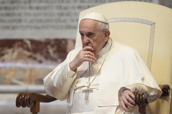 Papież Franciszek zawiesza swoją działalność! Jest pod opieką lekarzy