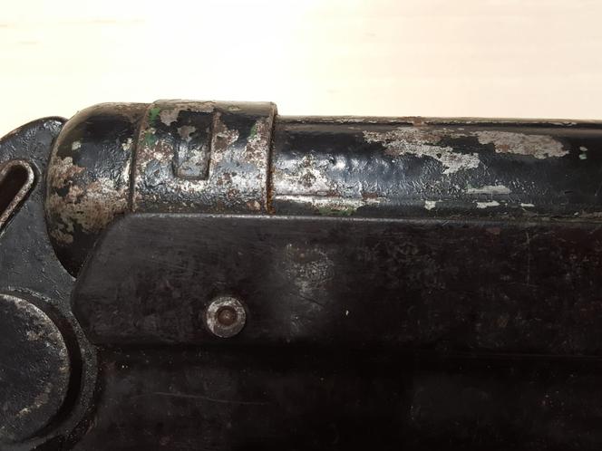 Broń maszynowa znaleziona w opuszczonym domu. Niemcy używali jej w czasie wojny