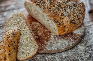 Chleb pszenno-żytni na miodzie. Zrób raz, a więcej nie kupisz pieczywa w sklepie