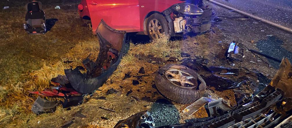 Czołowe zderzenie trzech aut pod Krakowem