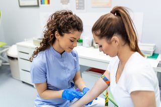 Beta hCG w ciąży. Co oznacza poziomhormonu hCG i jakie są normy hCG?