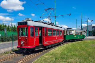 Tramwaj o niezwykłej historii wyjechał na poznańskie tory. To pojazd z 1938  roku!