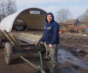 Wielkie błoto jednak nie zniknęło z gospodarstwa Andrzeja z Plutycz? Te zdjęcia pokazują prawdę 