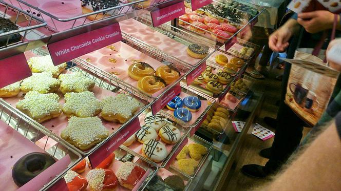 8 Dunkin' Donuts zawitał do Łodzi. Na Piotrkowskiej kolejki
