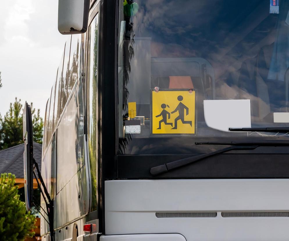 Stresujący finał szkolnej wycieczki. Chłopiec pozostawiony na parkingu