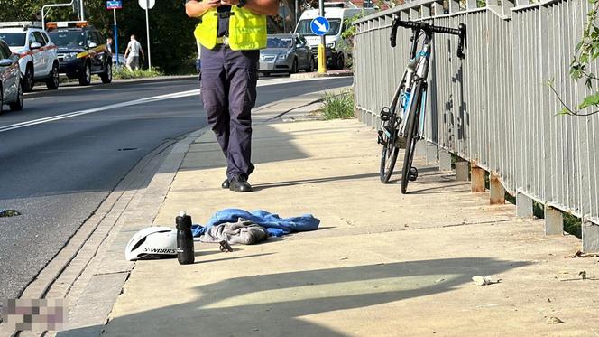 Czołowe zderzenie autobusu miejskiego z rowerzystą w Warszawie. Niedawno zginęły tam trzy osoby