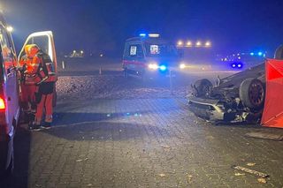 Kędzierzyn-Koźle. Śmiertelny wypadek na ul. Łukasiewicza. Dachowało BMW [ZDJĘCIA]. 