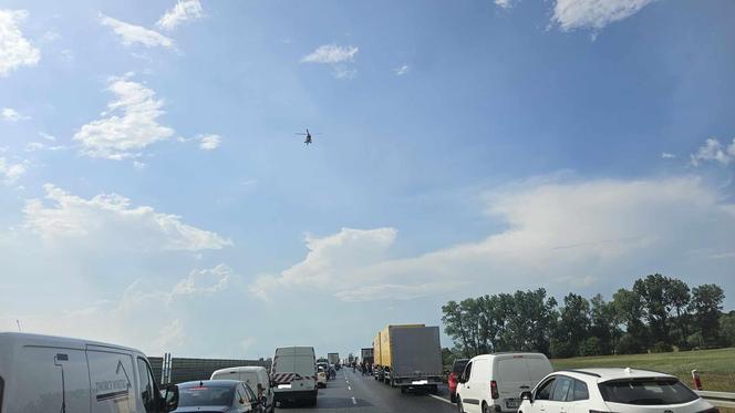 Groźny wypadek na autostradzie A2 w Wielkopolsce. Na miejscu lądował śmigłowiec LPR