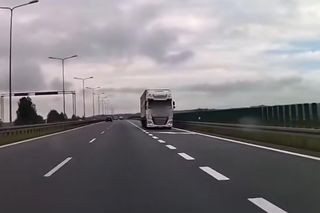 Ciężarówką „pod prąd” na drodze S7. Wszystko zostało nagrane!