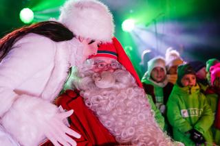 Święty Mikołaj w Białymstoku. Tłumy białostoczan przywitały gościa specjalnego z Rovaniemi [ZDJĘCIA]
