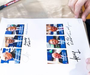 100 par tańczy poloneza na 100-lecie siedleckiego Ekonomika