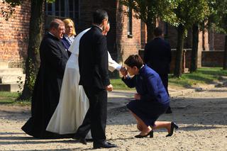 Papież w celi męczennika w Auschwitz