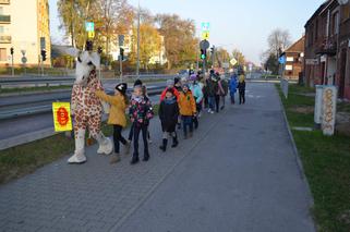 Uczniowie PSP 32 w Radomiu podczas lekcji o bezpieczeństwie w ruchu drogowym
