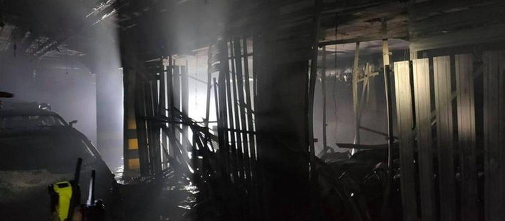 Po pożarze bloku na Woli mieszkańcy sfrustrowani. Wciąż nie możemy wrócić do własnych domów