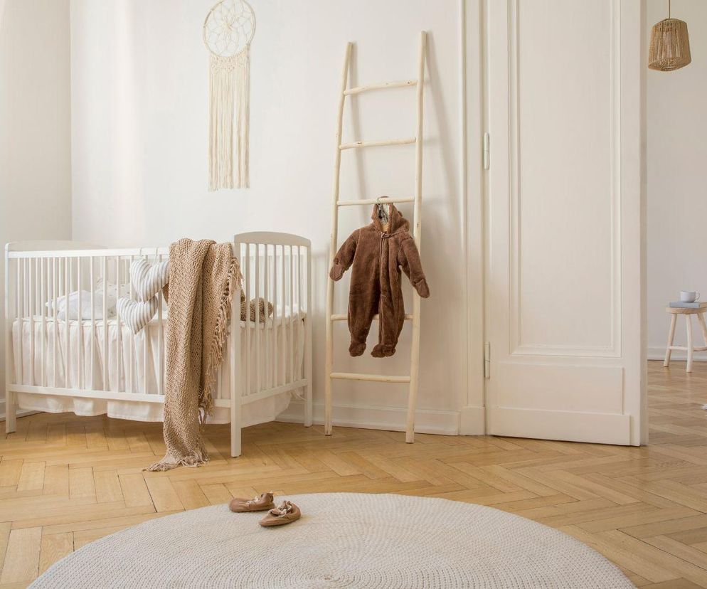 Beżowy pokój dla niemowlaka to popularny trend. Ale o tym pamiętaj