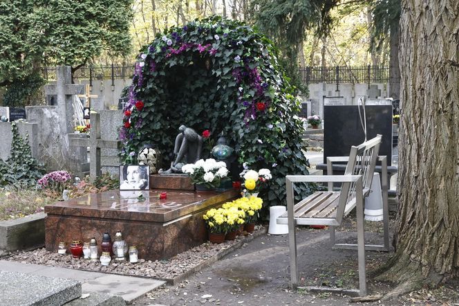 Przy grobie Kory czuwają najbliżsi