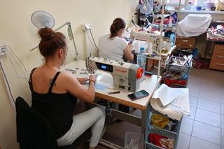 Niektóre ekotorby i kosmetyczki szyte w siedleckim CIS-ie z bannerów wyborczych zostaną zlicytowane na rzecz siedleckiego hospicjum dziecięcego