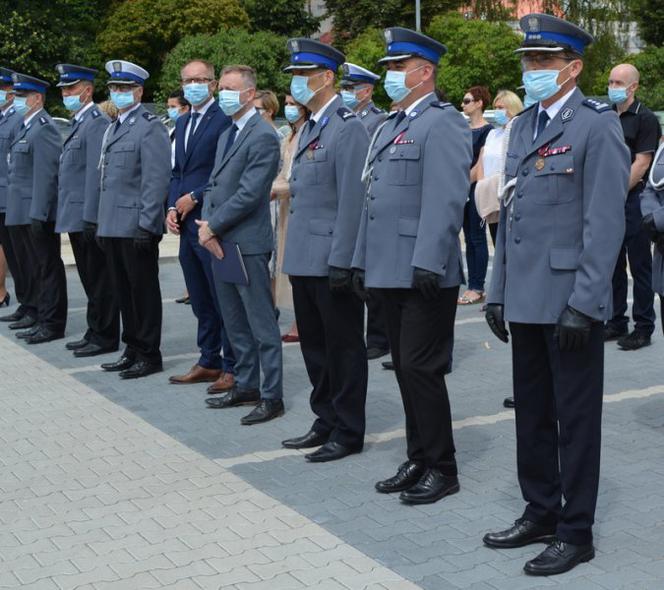 Awanse i odznaczenia z okazji Święta Policji w Lesznie
