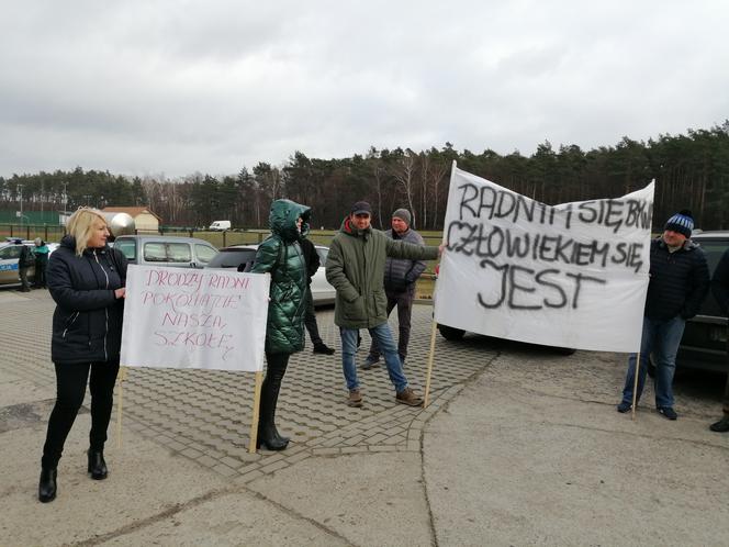 Rodzice protestują przeciwko zmianom w ich szkole