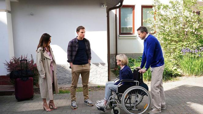 Barwy szczęścia odc. 2918: Kasia (Katarzyna Glinka), Łukasz (Michał Rolnicki), Bożena (Marieta Żukowska), Bruno (Lesław Żurek)