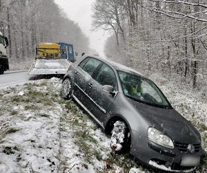 18-latka straciła panowanie nad autem i wjechała do rowu