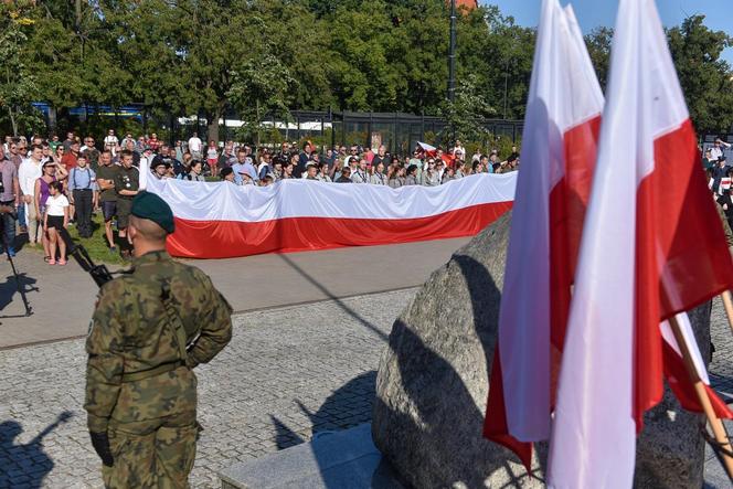 Obchody 80. rocznicy wybuchu Powstania Warszawskiego w Toruniu. Mieszkańcy grodu Kopernika pamiętają o bohaterach