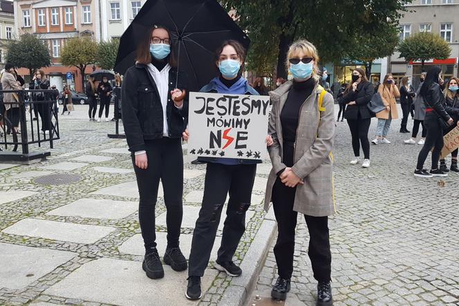 Dziś Wielka Blokada Leszna. Strajk Kobiet przemaszeruje al. Konstytucji 3 Maja