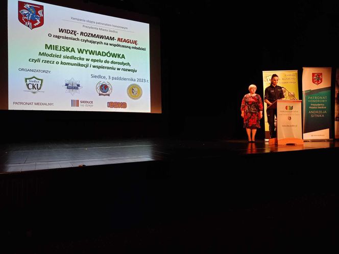 Siedleccy rodzice mogli porozmawiać z psychologiem i posłuchać młodzieży opowiadającej na filmie o swoich problemach