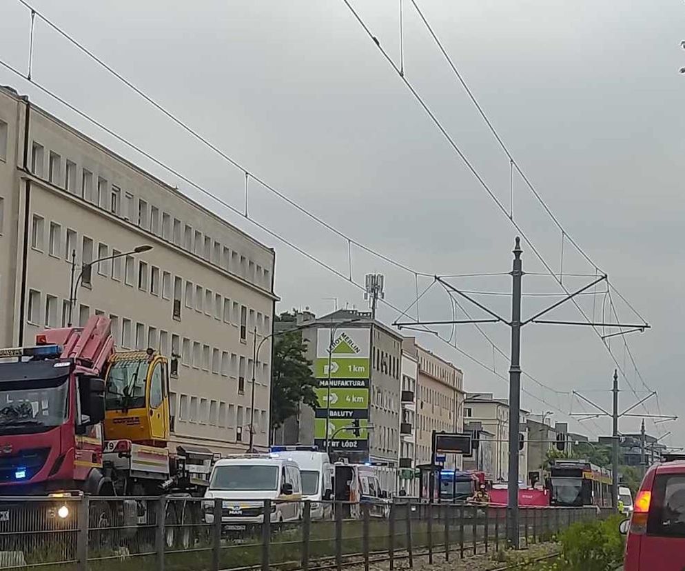 Śmiertelny wypadek w centrum Łodzi. Kobieta wpadła pod tramwaj