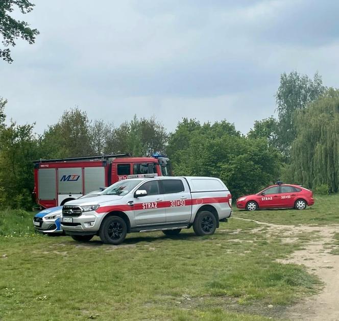 Człowiek wpadł do Odry? Akcja służb we Wrocławiu, na brzegu rzeki zostawiono kulę inwalidzką 