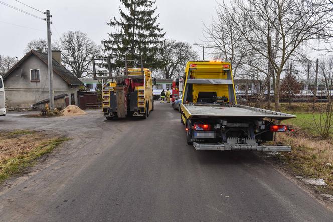 Kierowca autobusu zginał na torach, zamknięty w śmiertelnej pułapce