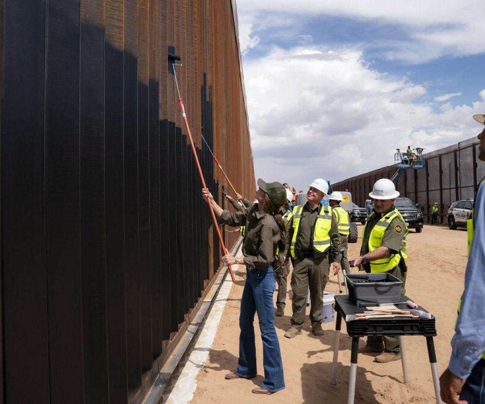 Meksyk/ Prasa wątpi w przydatność malowania muru granicznego z USA na czarno