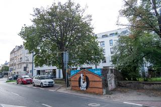 Namalował mural na schronie 