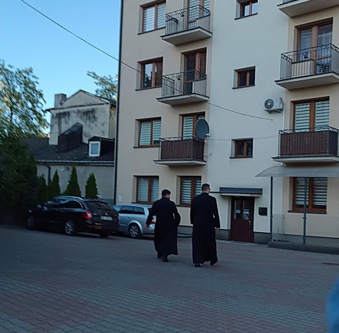 Ksiądz podejrzany o molestowanie nastolatek zatrzymany w Anglii