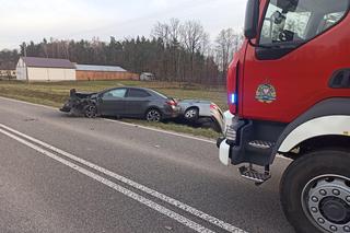 Zderzenie trzech aut w Emilcinie. Pięć osób trafiło do szpitala